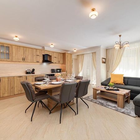 Deluxe And Central Garden Apartment 바르나 외부 사진