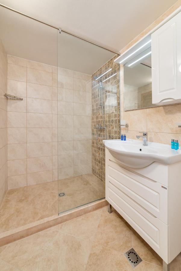 Deluxe And Central Garden Apartment 바르나 외부 사진