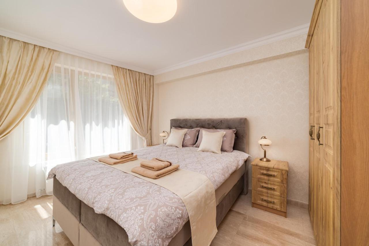 Deluxe And Central Garden Apartment 바르나 외부 사진