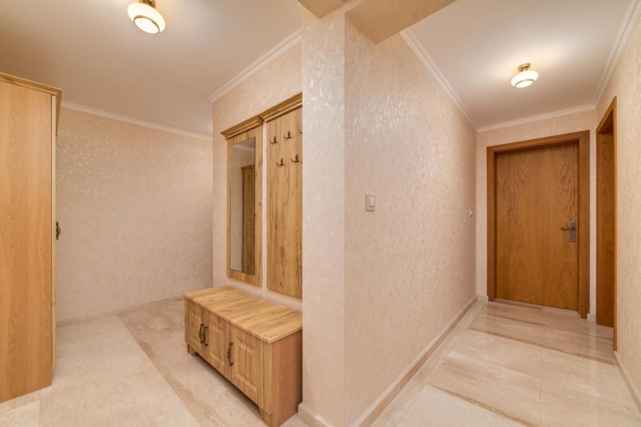 Deluxe And Central Garden Apartment 바르나 외부 사진