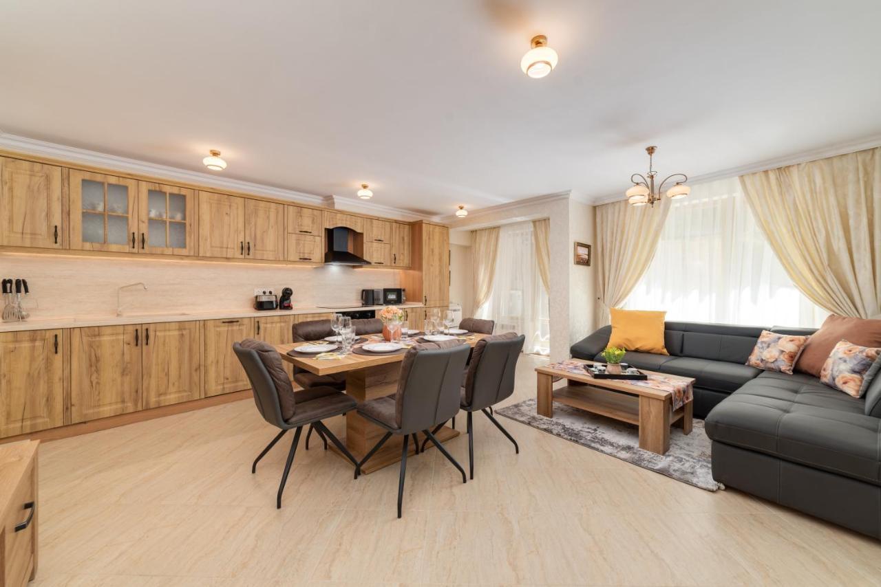 Deluxe And Central Garden Apartment 바르나 외부 사진
