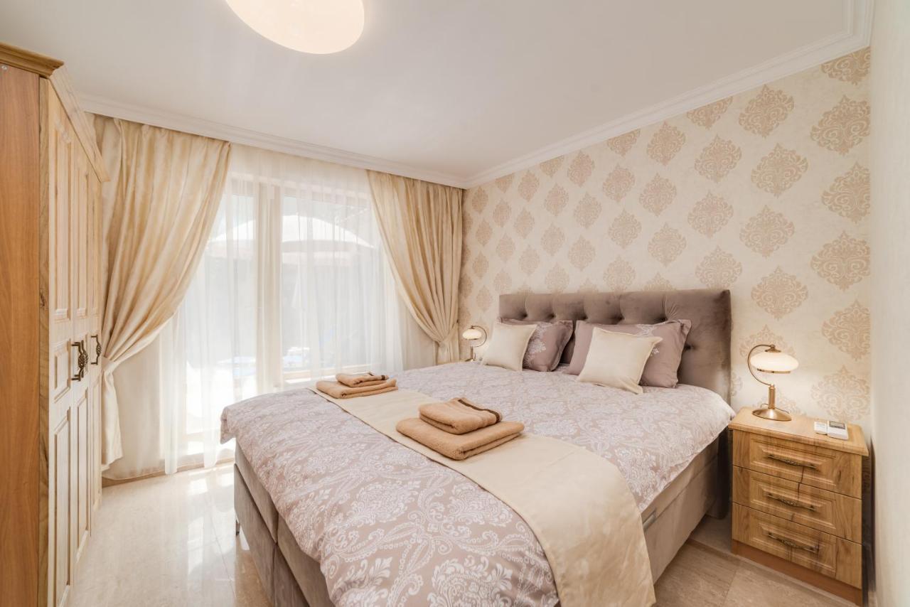 Deluxe And Central Garden Apartment 바르나 외부 사진