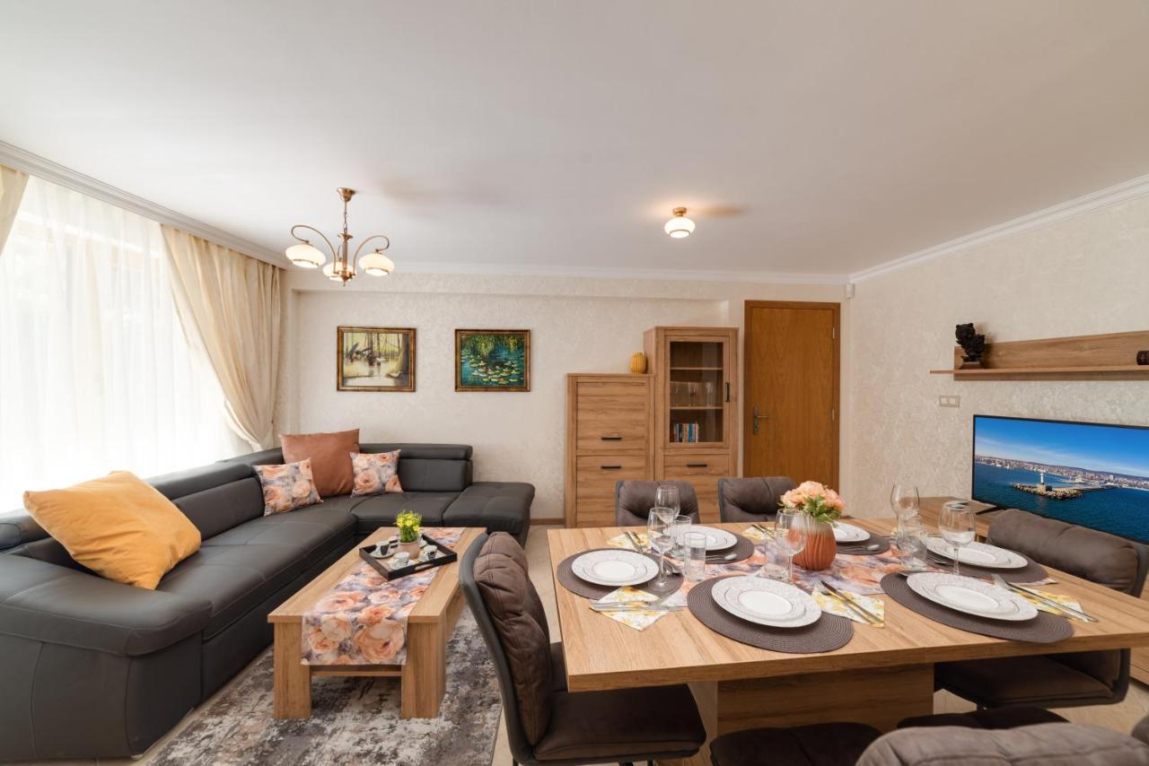 Deluxe And Central Garden Apartment 바르나 외부 사진