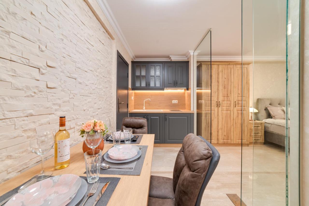 Deluxe And Central Garden Apartment 바르나 외부 사진