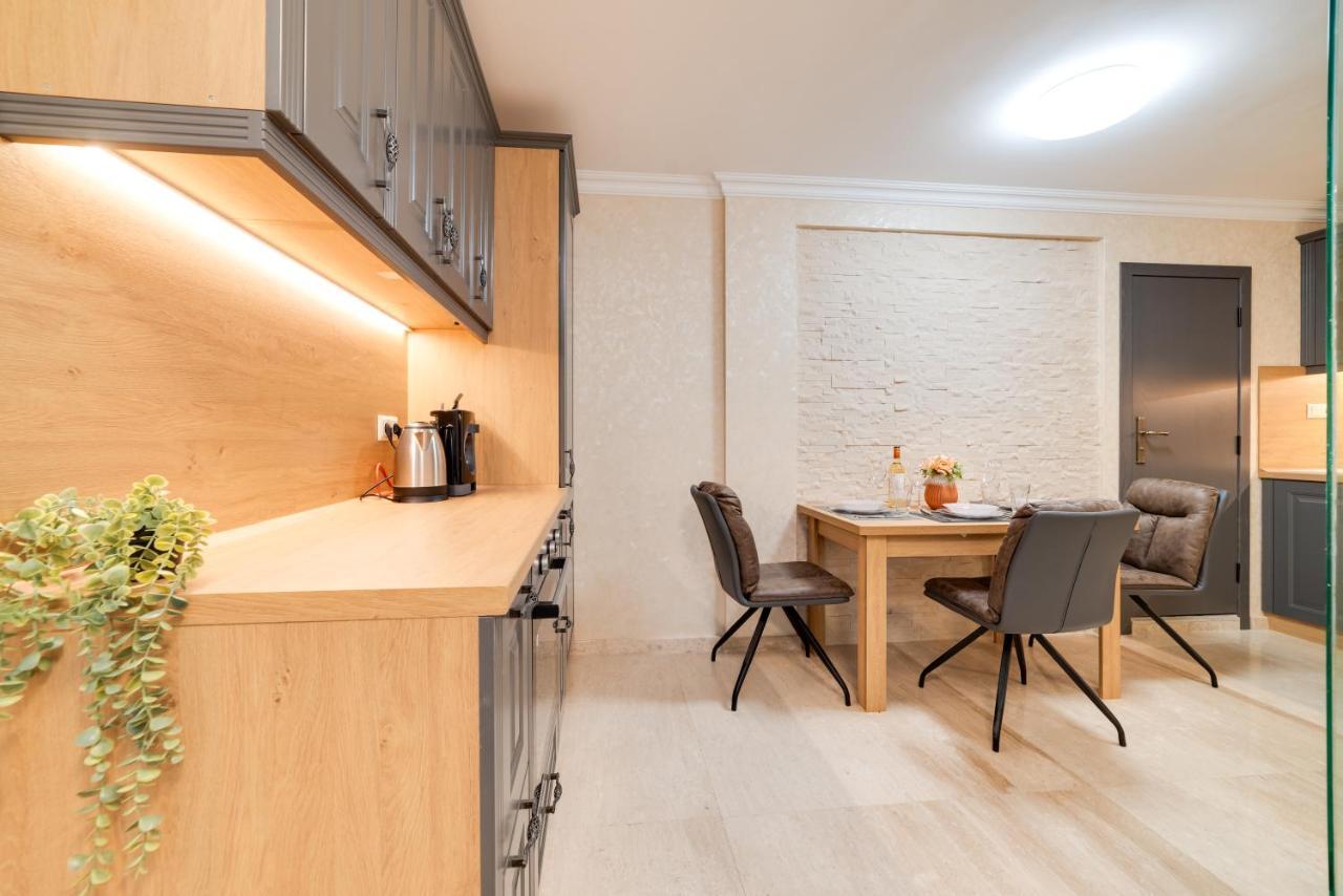 Deluxe And Central Garden Apartment 바르나 외부 사진