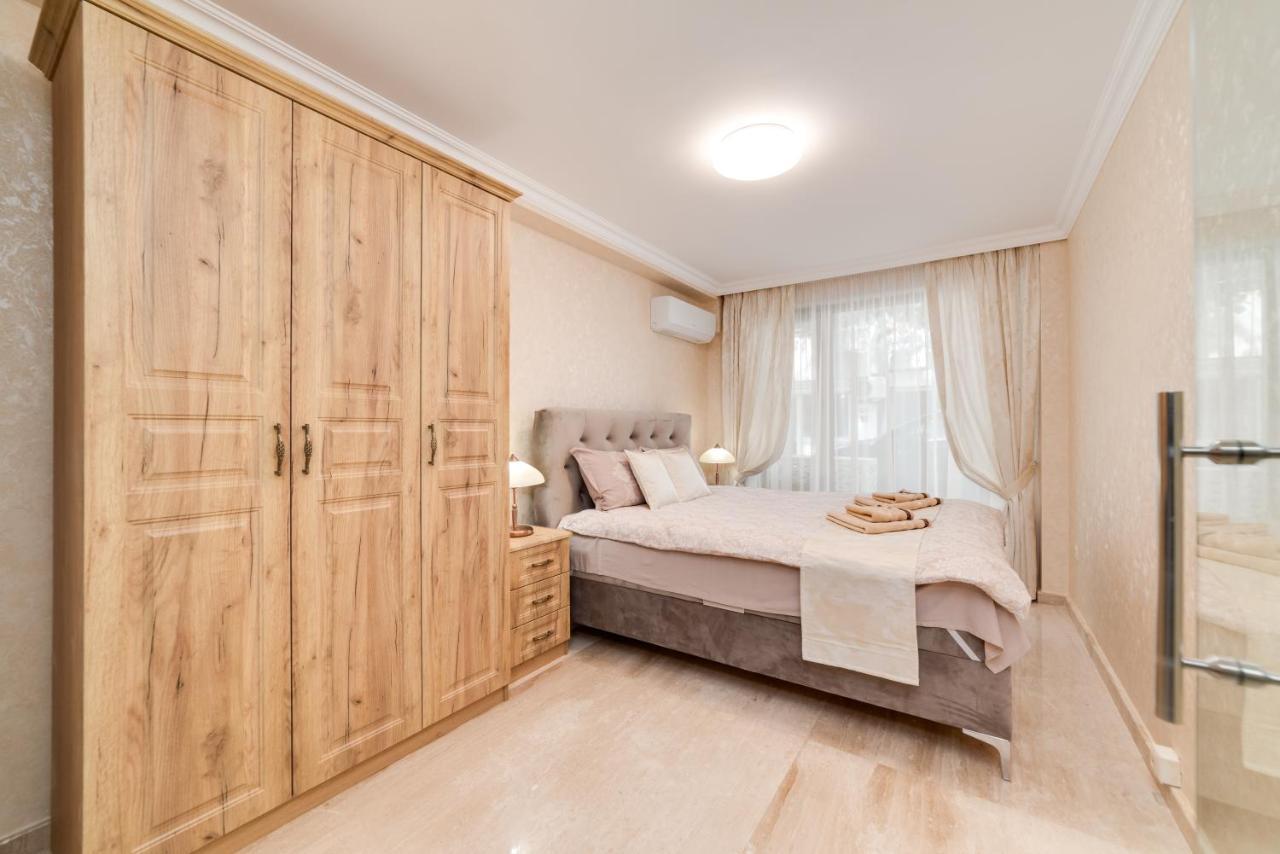 Deluxe And Central Garden Apartment 바르나 외부 사진