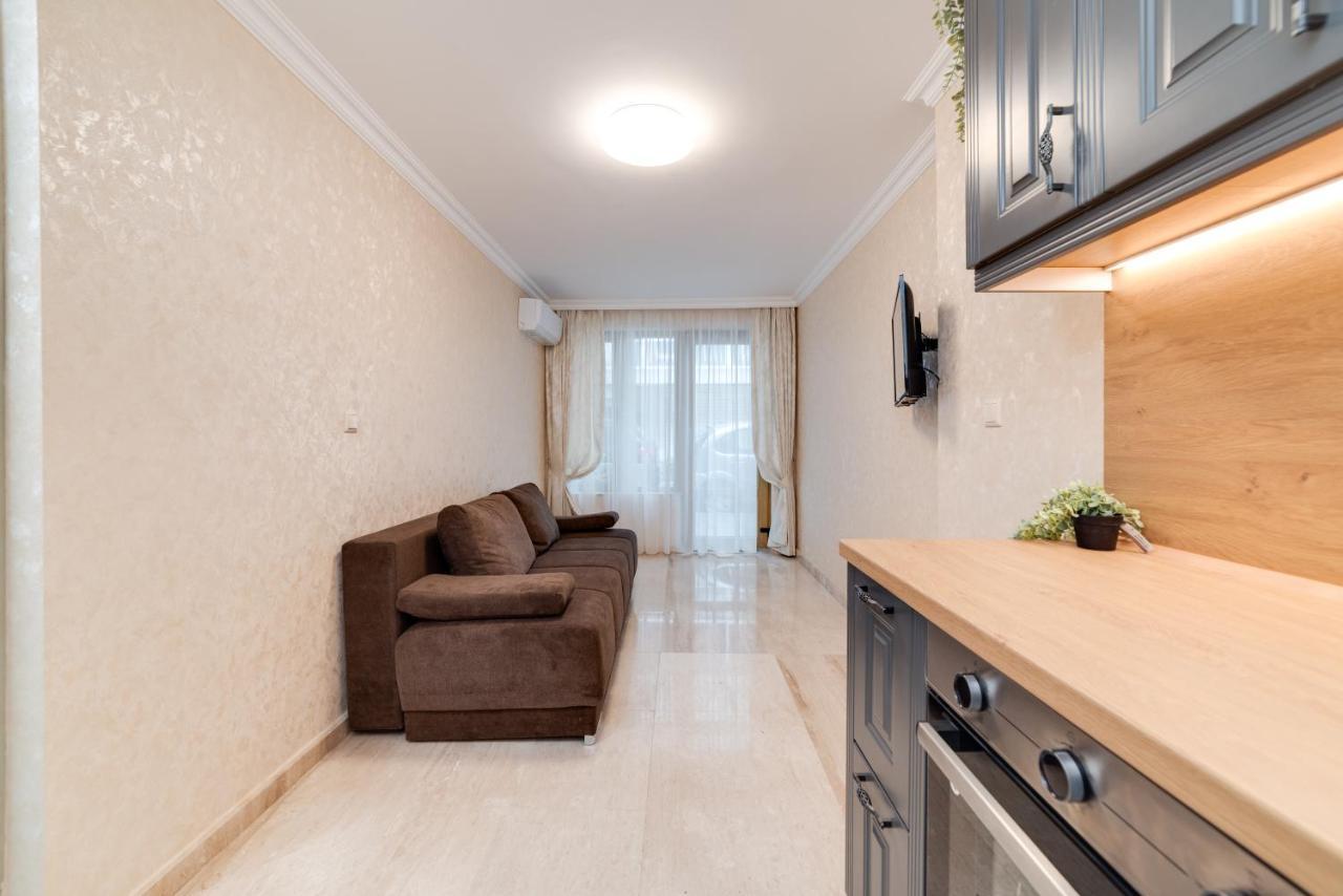Deluxe And Central Garden Apartment 바르나 외부 사진