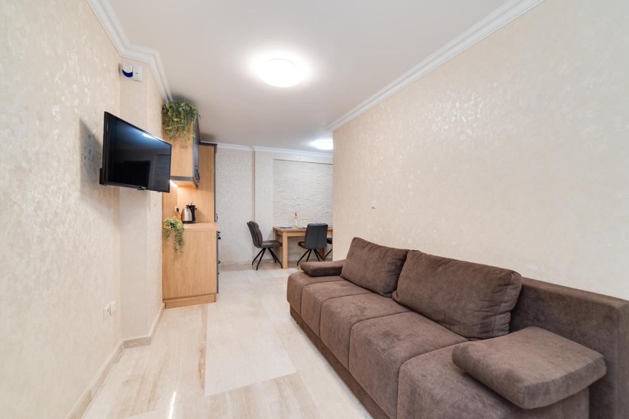 Deluxe And Central Garden Apartment 바르나 외부 사진