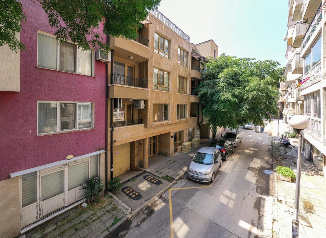 Deluxe And Central Garden Apartment 바르나 외부 사진